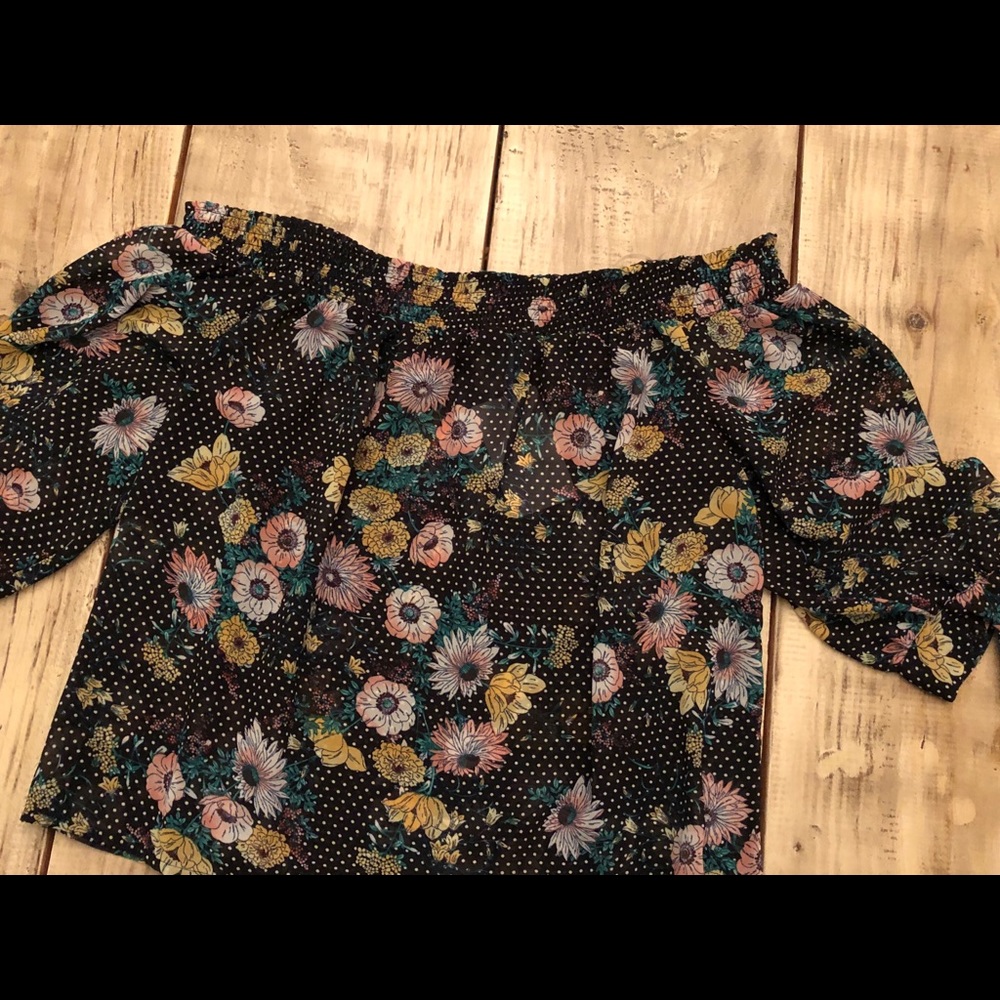 Adorable, off the shoulder, flowered boutique top!